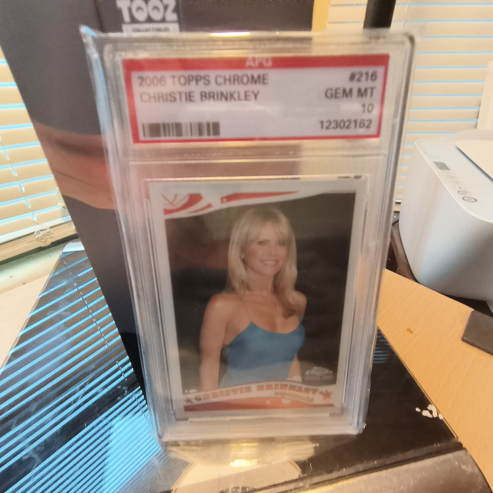 CHRISTIE BRINKLEY Topps Chrome Card Graded 10 Played in Movie Vacation - Picture 2 of 3